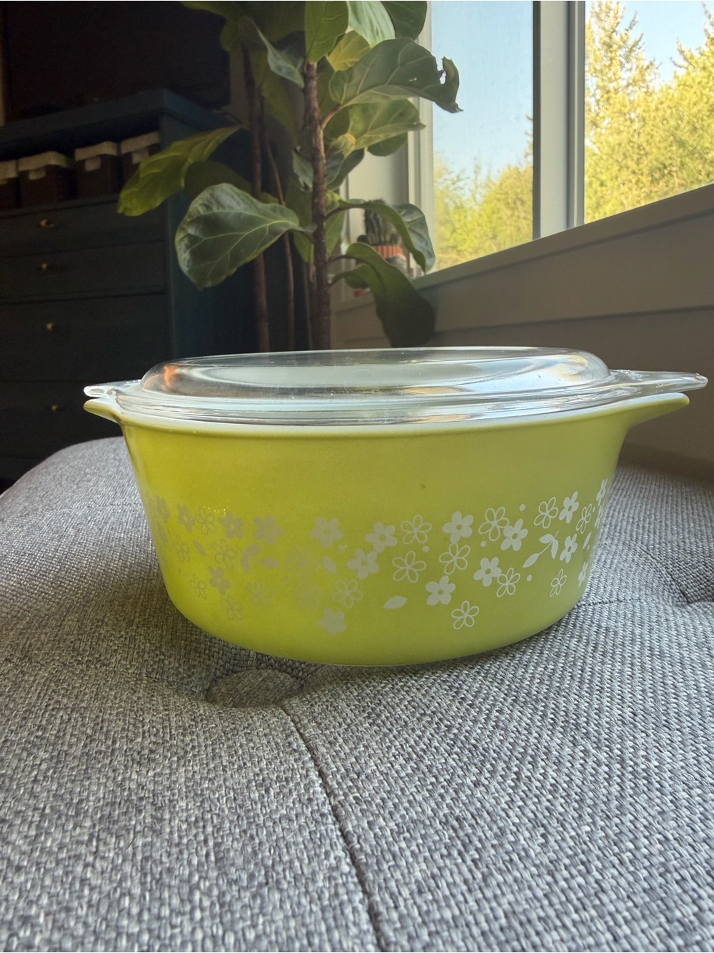 Pyrex Lime Green Glass Casserole - Crazy Daisy #472-b 1.5 pint